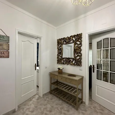 Luxury Walking Distance Gale Вилла Албуфейра